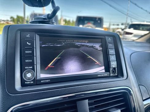 Used 2018 Dodge Grand Caravan SE FWD image 17