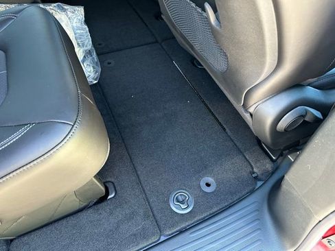 New 2026 Chrysler Pacifica Select AWD/4WD image 17