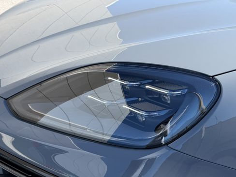Certified 2026 Porsche Cayenne AWD/4WD image 11