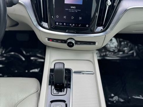 Used 2024 Volvo S60 B5 Core image 16