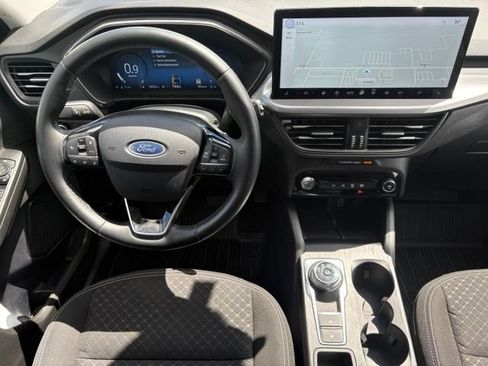Used 2024 Ford Escape Active w/ Tech Pack #2 AWD/4WD image 3