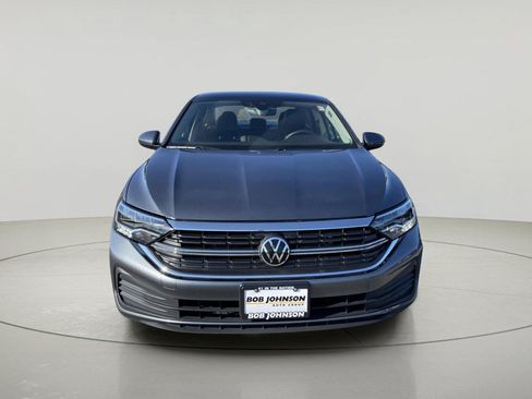 Used 2024 Volkswagen Jetta SE FWD image 2