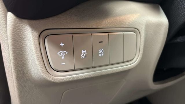 Used 2025 Kia Soul LX FWD image 24