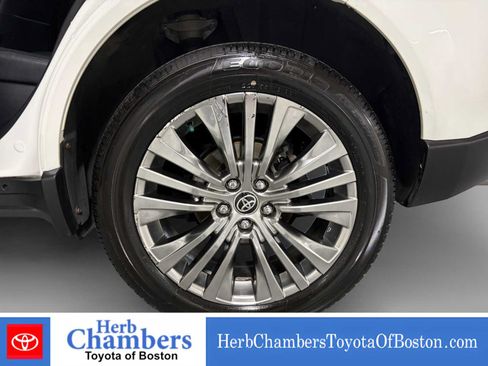 Used 2022 Toyota Venza XLE AWD/4WD image 19