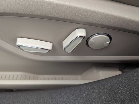 Used 2023 Lincoln Nautilus AWD w/ Premium Package image 15