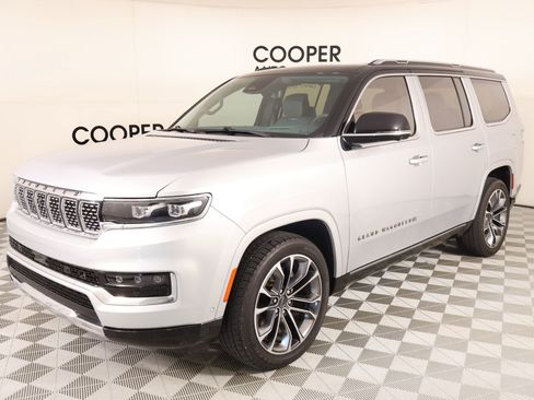 Used 2023 Jeep Grand Wagoneer Series III w/ Rear Seat Video Group 1 image 11