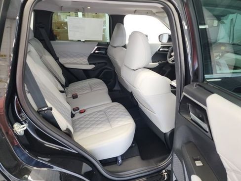 Used 2023 Mitsubishi Outlander SEL image 19