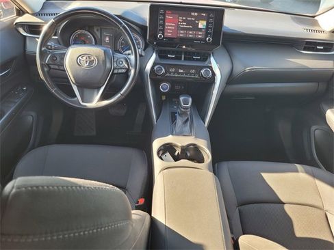 Used 2022 Toyota Venza LE image 16