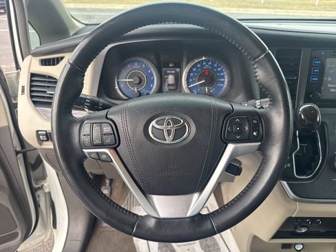 Used 2016 Toyota Sienna XLE image 13