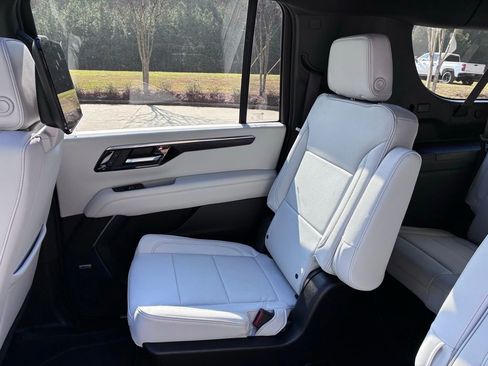 New 2026 Chevrolet Suburban Premier image 18