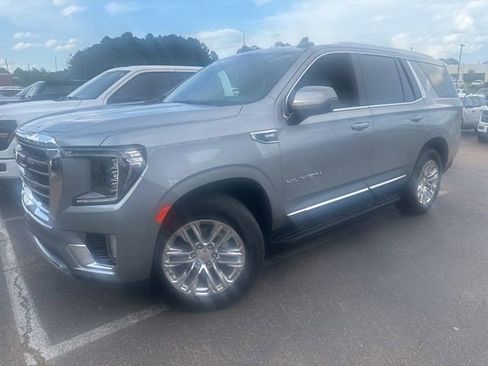 Used 2023 GMC Yukon SLT w/ SLT Premium Package RWD image 2