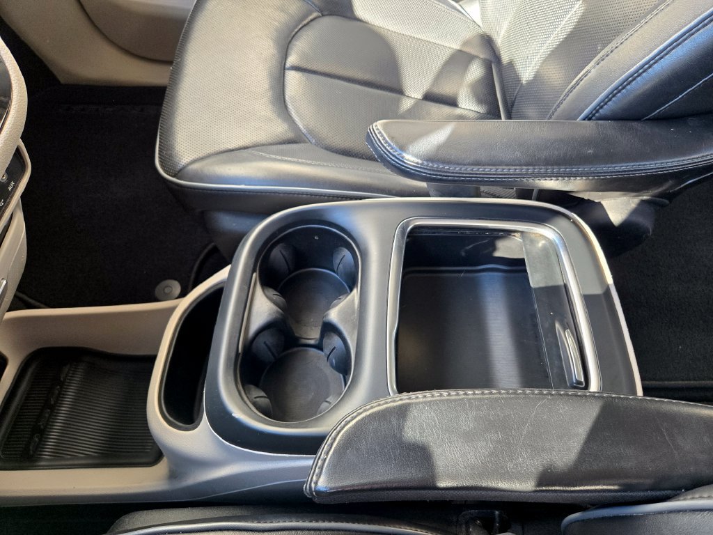 Used 2017 Chrysler Pacifica Limited FWD image 33