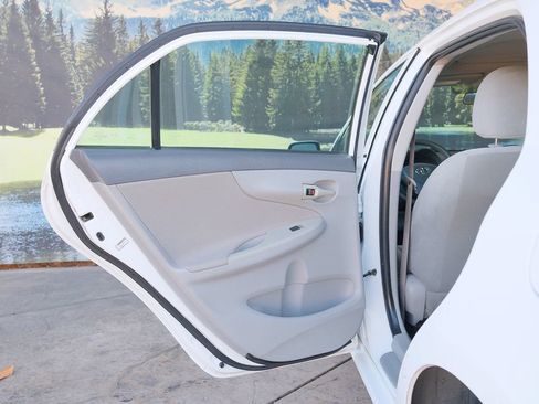 Used 2009 Toyota Corolla LE w/ All Weather Guard Pkg FWD image 30