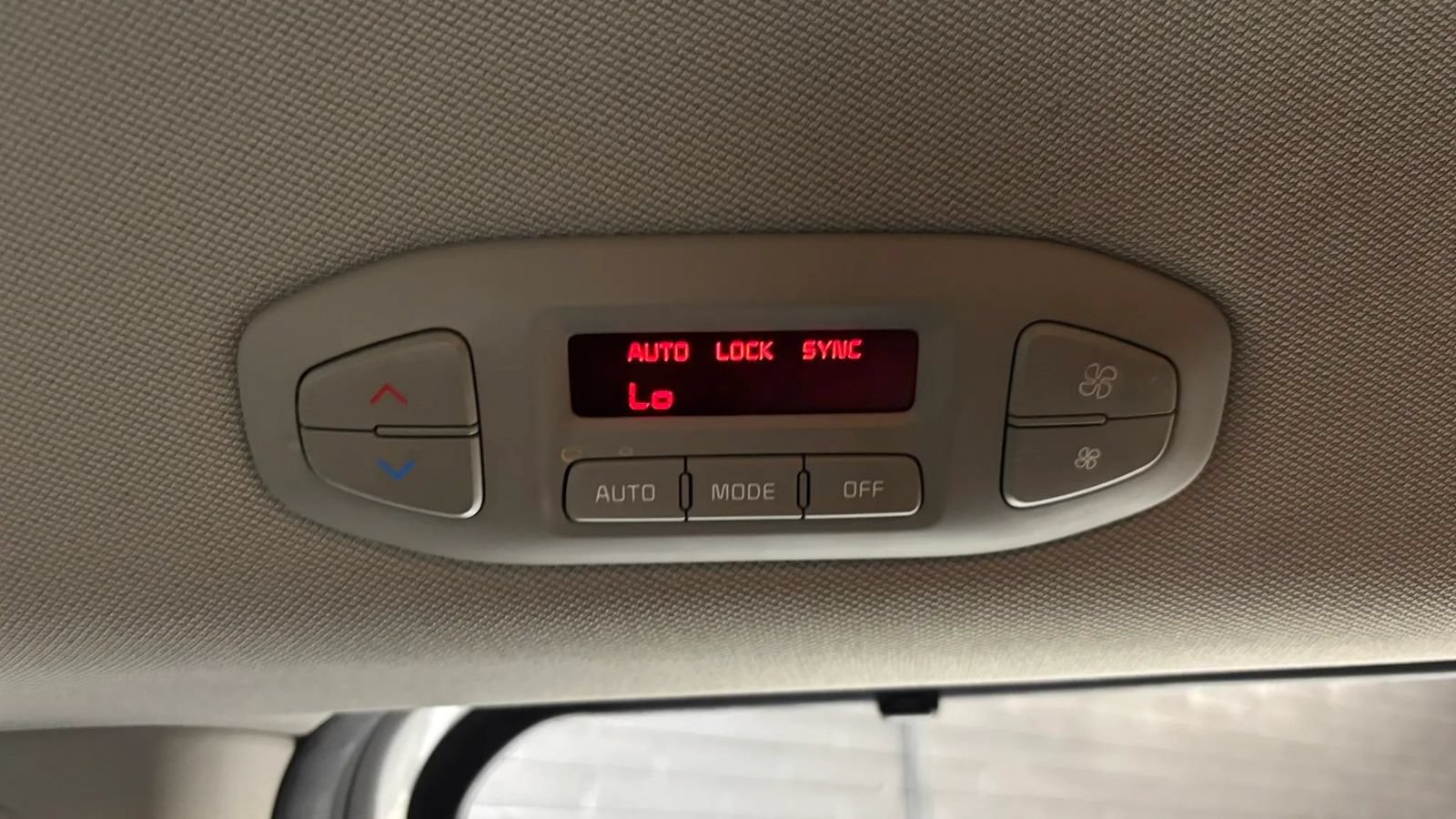 Used 2016 Kia Sedona EX FWD image 12