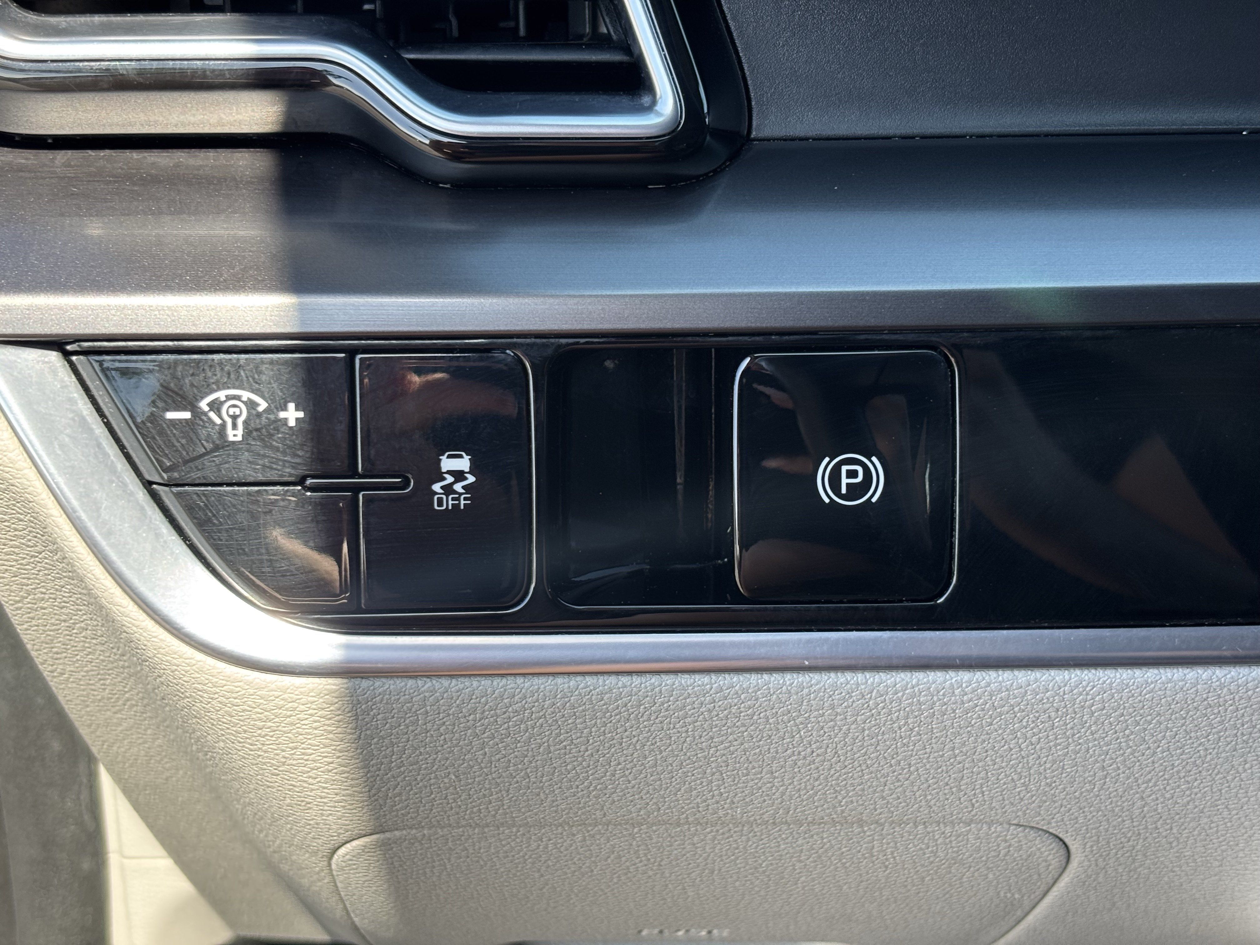 Certified 2024 Kia Sportage EX FWD image 29