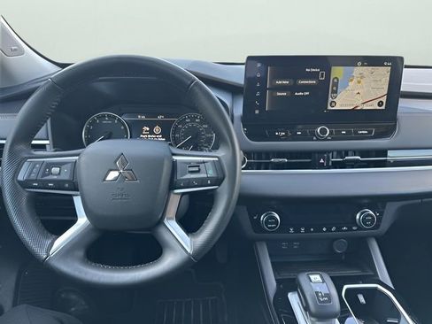 Used 2025 Mitsubishi Outlander SE AWD/4WD image 15