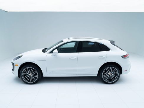 Used 2026 Porsche Macan AWD/4WD image 2