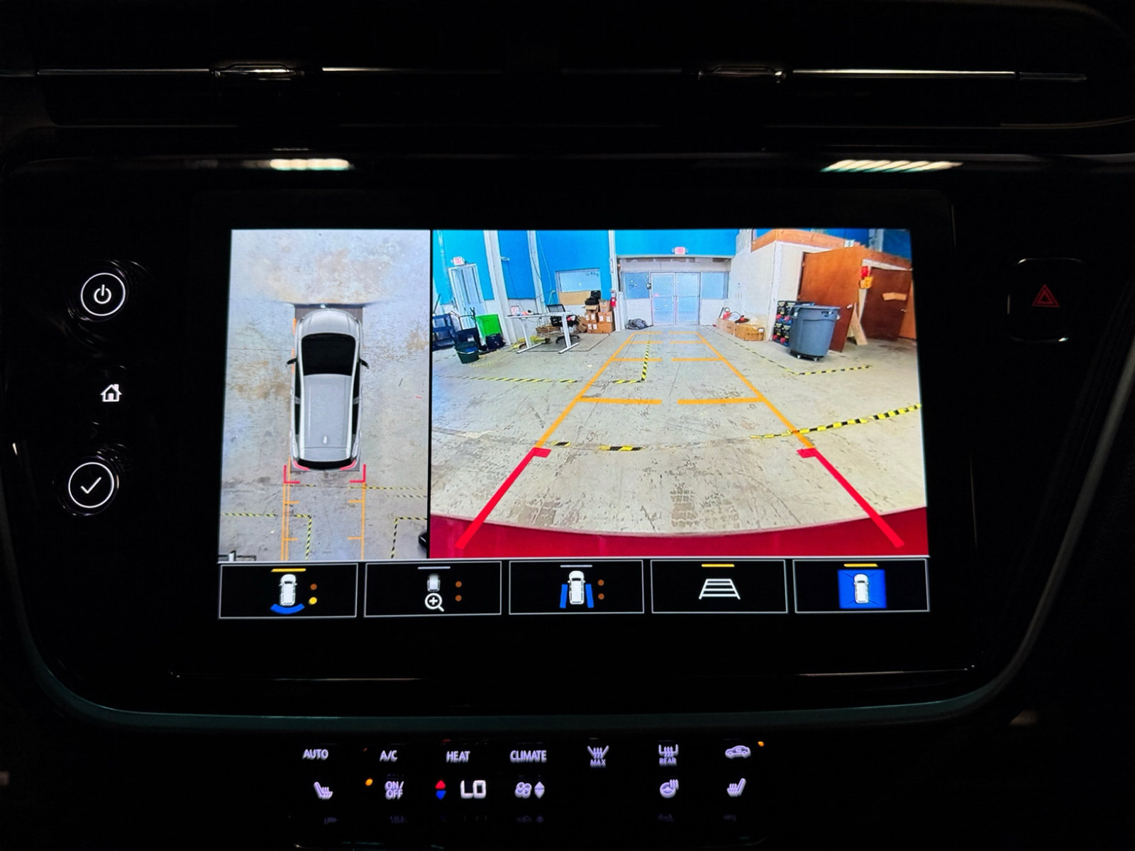 Used 2023 Chevrolet Bolt LT w/ Infotainment Package FWD image 15