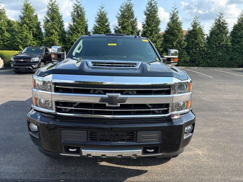 Used 2019 Chevrolet Silverado 2500 High Country w/ Duramax Plus Package AWD/4WD image 8