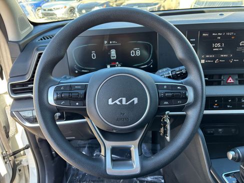 Used 2025 Kia Sportage LX image 28