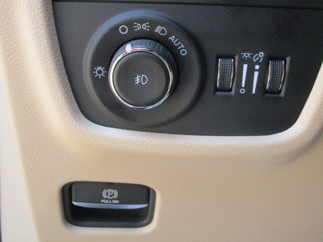 Used 2024 Jeep Grand Cherokee Limited AWD/4WD image 14