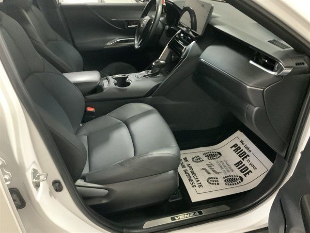Used 2024 Toyota Venza XLE AWD/4WD image 22