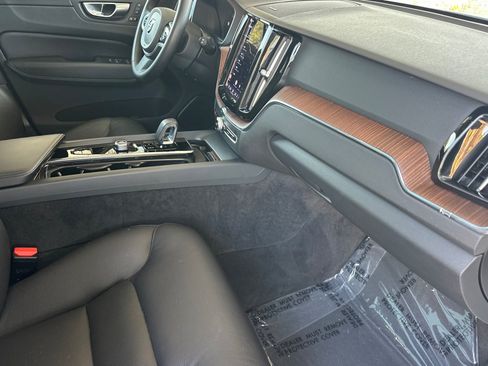 Certified 2023 Volvo XC60 T8 Plus AWD/4WD image 18
