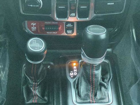 Used 2021 Jeep Gladiator Rubicon AWD/4WD image 12