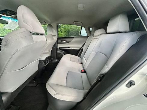 Used 2021 Toyota Venza LE image 7