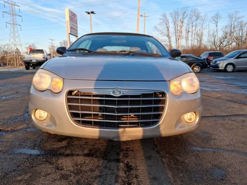 Used 2005 Chrysler Sebring Limited image 2