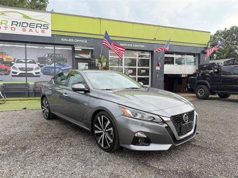 Used 2020 Nissan Altima 2.0 Platinum FWD image 3