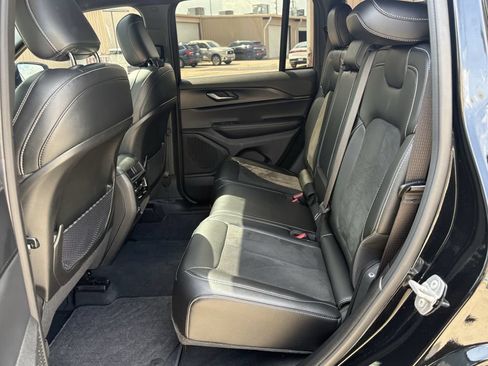 Used 2025 Jeep Grand Cherokee Altitude RWD image 24