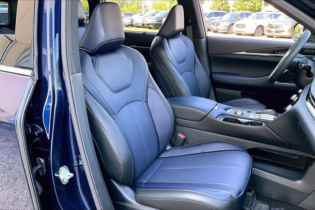 Certified 2026 INFINITI QX60 Sport w/ Dark Cargo Package AWD/4WD image 28