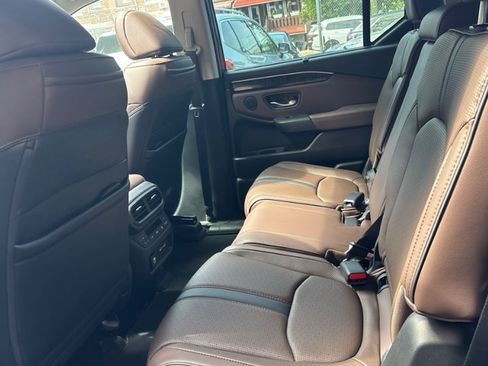 Used 2023 Honda Pilot Elite image 3