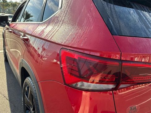 Used 2022 Volkswagen Taos SE image 9