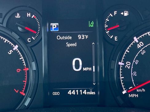 Used 2021 Toyota 4Runner SR5 Premium w/ Moonroof Package RWD image 18