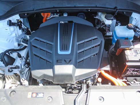 Certified 2023 Hyundai Kona Limited FWD image 35