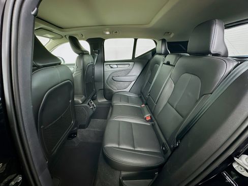 Used 2025 Volvo XC40 B5 Plus image 29