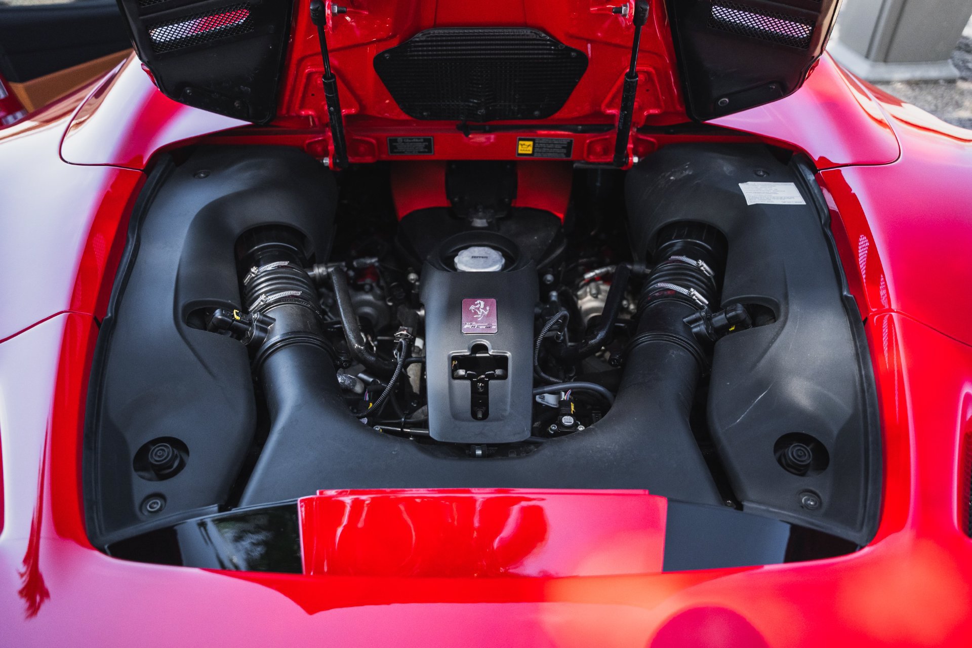 Used 2021 Ferrari F8 Tributo RWD image 4
