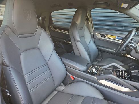 Certified 2024 Porsche Cayenne Turbo GT image 18