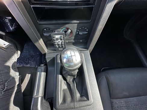 Used 2005 Ford Mustang Coupe image 55