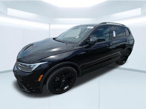 Used 2023 Volkswagen Tiguan SE R-Line FWD image 24