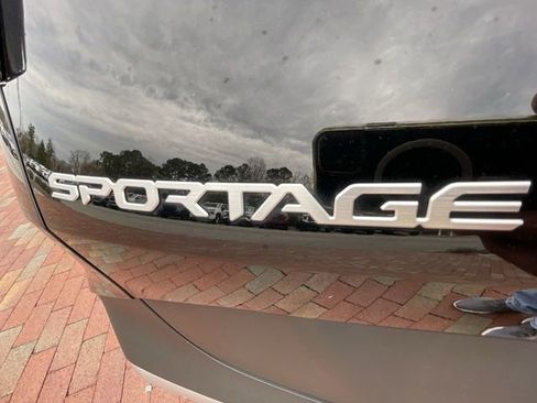 Used 2025 Kia Sportage EX FWD image 31