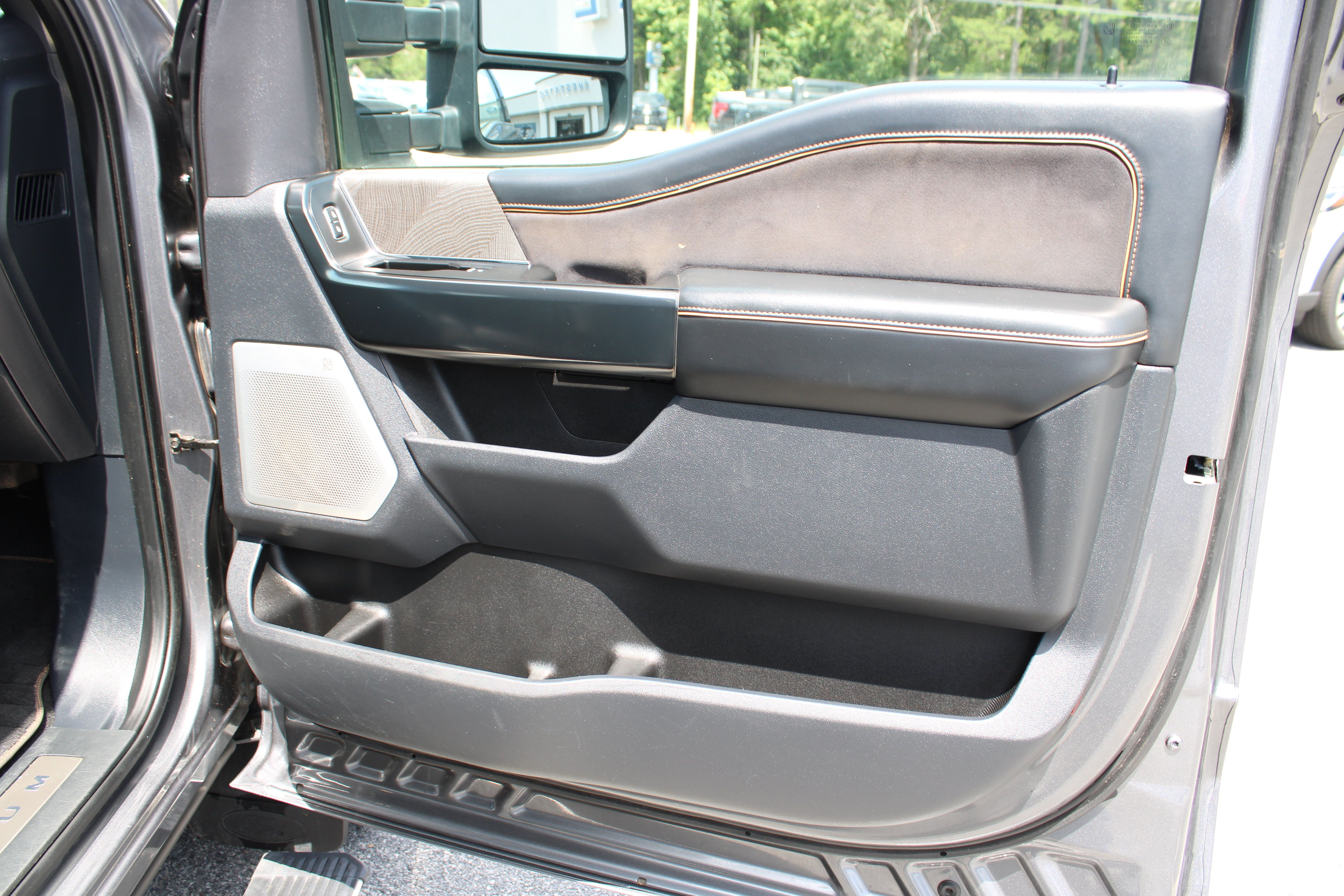 Used 2024 Ford F350 Platinum w/ FX4 Off-Road Package AWD/4WD image 16
