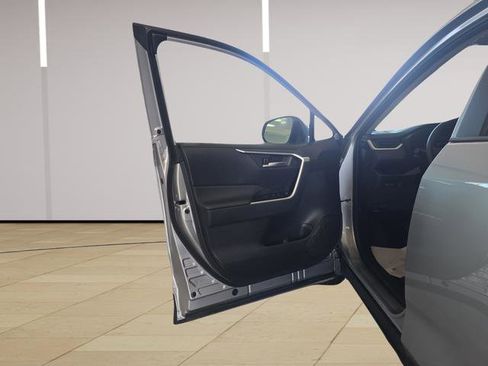 Used 2025 Toyota RAV4 XLE image 26