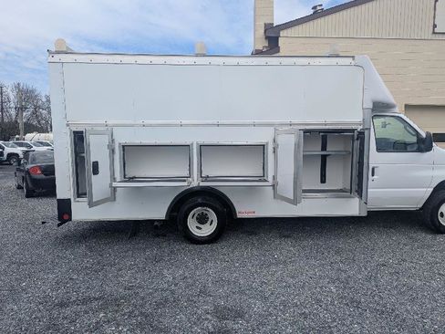 Used 2025 Ford E-450 and Econoline 450 Super Duty w/ Power Equipment Group image 17