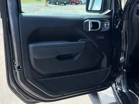 New 2025 Jeep Gladiator Sport image 9