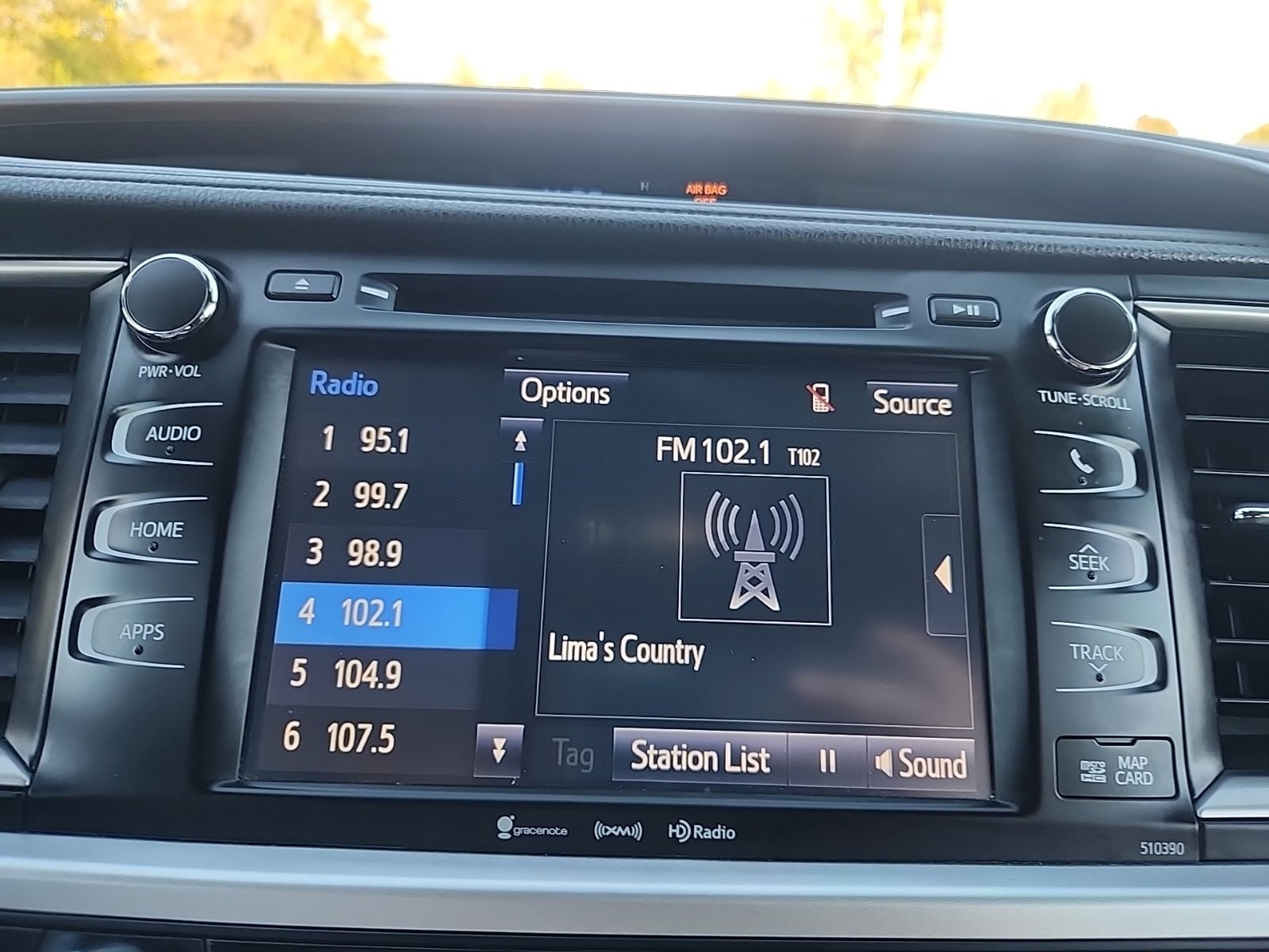Used 2019 Toyota Highlander XLE AWD/4WD image 26