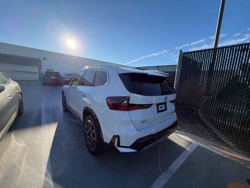 Used 2023 BMW X1 xDrive28i w/ Premium Package AWD/4WD image 3