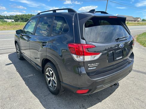Used 2019 Subaru Forester Premium w/ All-Weather Package AWD/4WD image 5